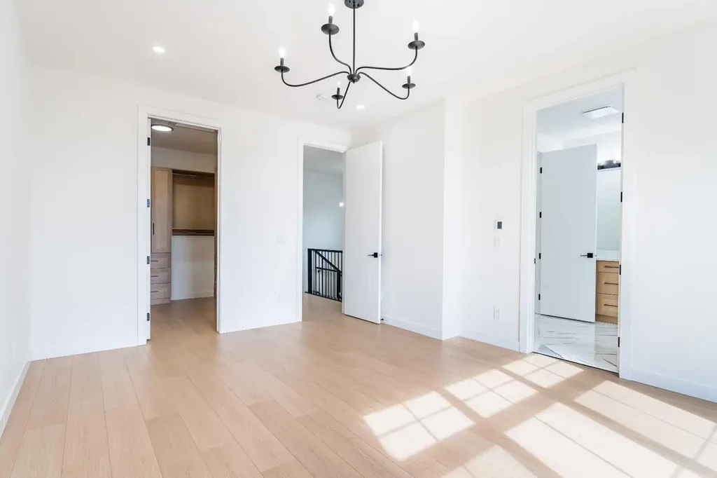 3925 74 Street NW Calgary AB T3B 2M5