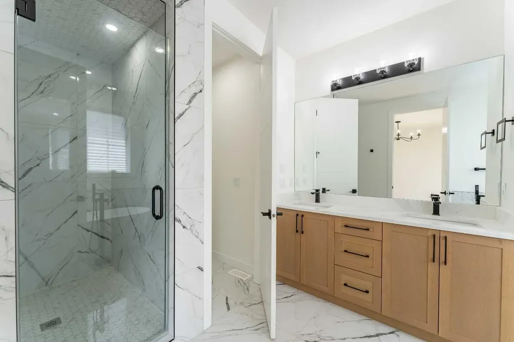 3925 74 Street NW Calgary AB T3B 2M5