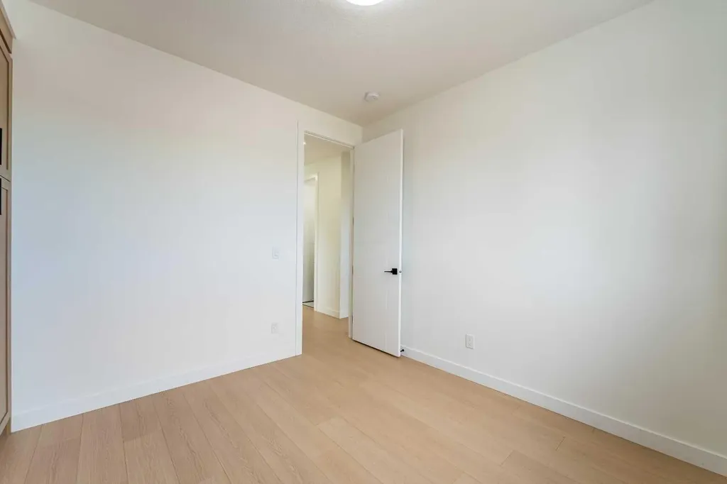 3925 74 Street NW Calgary AB T3B 2M5