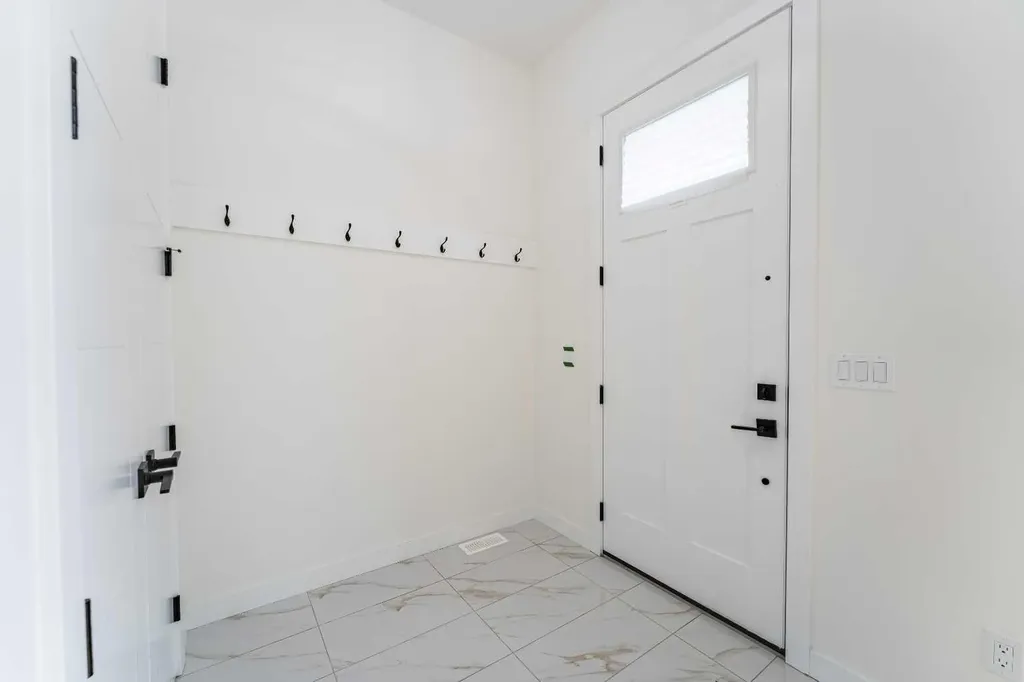 3925 74 Street NW Calgary AB T3B 2M5