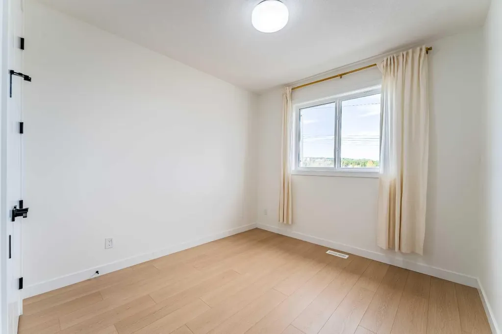 3925 74 Street NW Calgary AB T3B 2M5