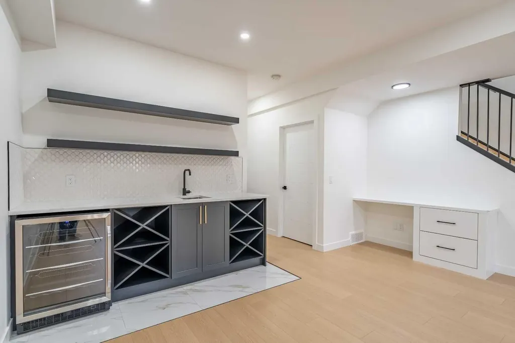 3925 74 Street NW Calgary AB T3B 2M5