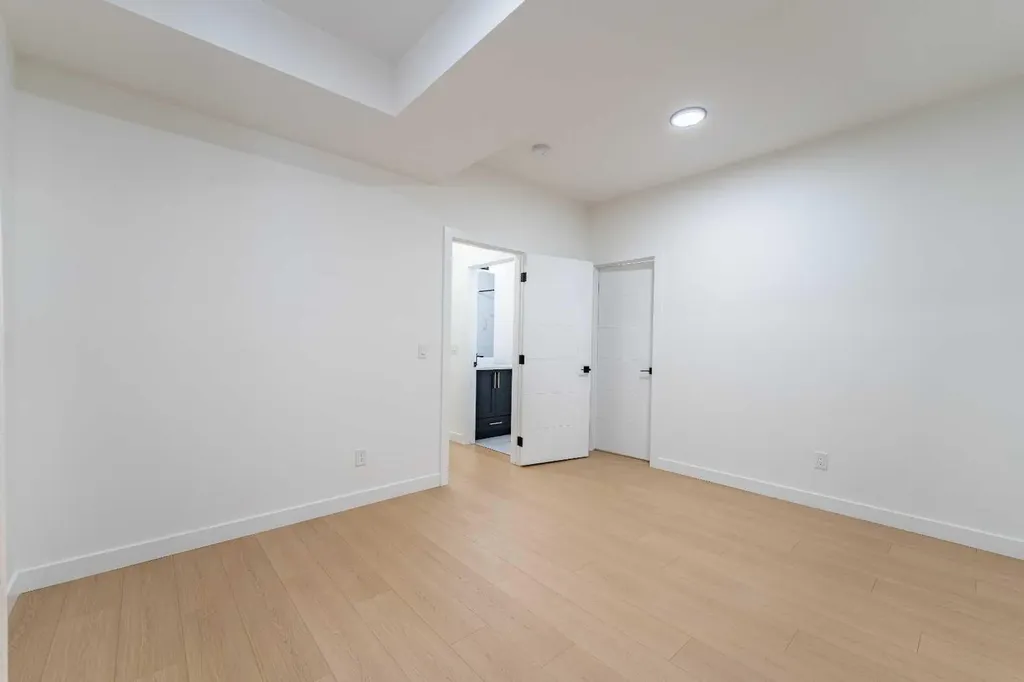 3925 74 Street NW Calgary AB T3B 2M5