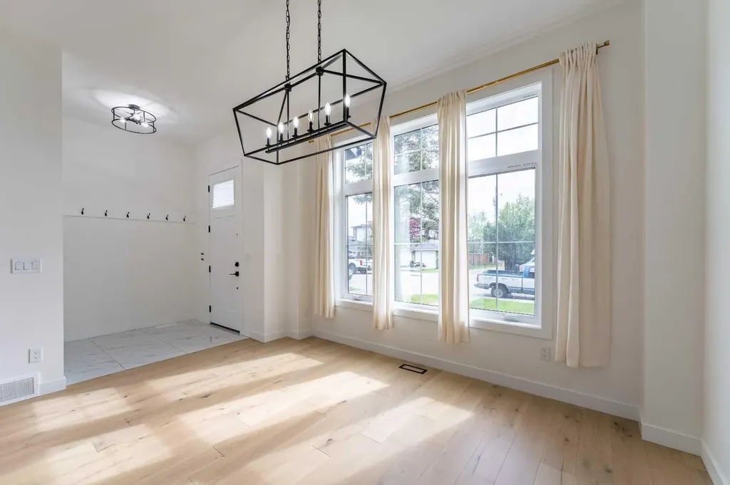3925 74 Street NW Calgary AB T3B 2M5