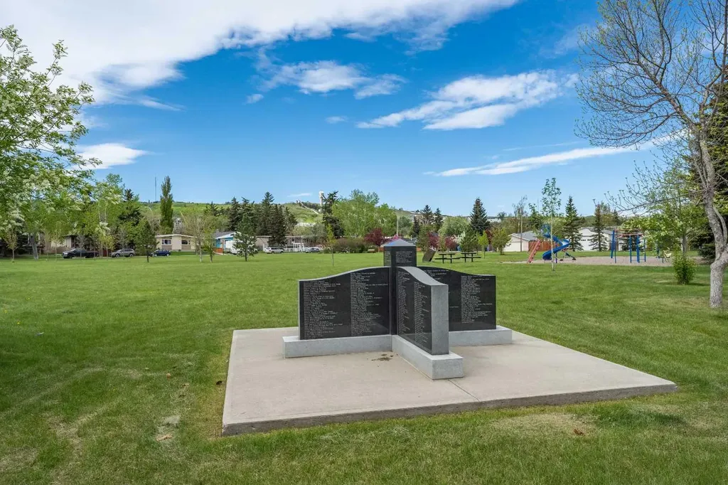 3925 74 Street NW Calgary AB T3B 2M5
