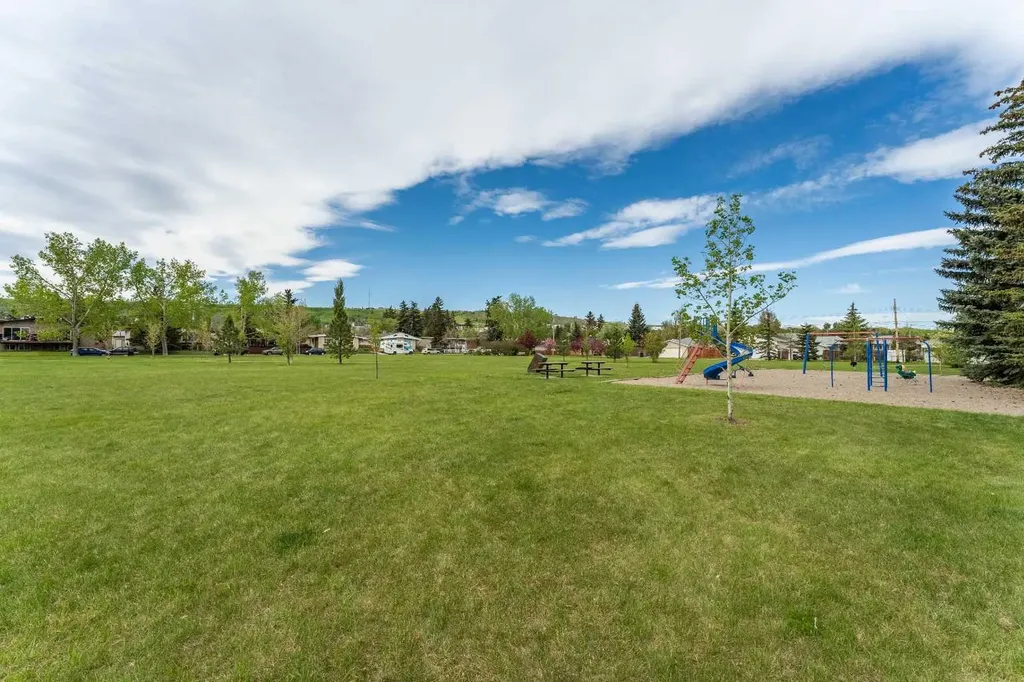 3925 74 Street NW Calgary AB T3B 2M5