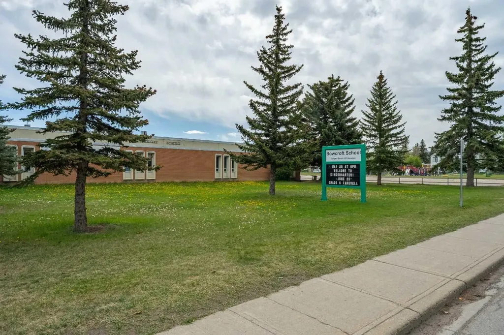 3925 74 Street NW Calgary AB T3B 2M5