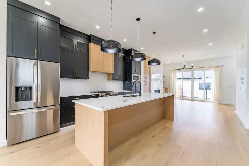 3925 74 Street NW Calgary AB T3B 2M5