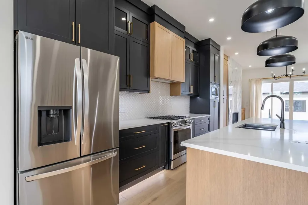 3925 74 Street NW Calgary AB T3B 2M5