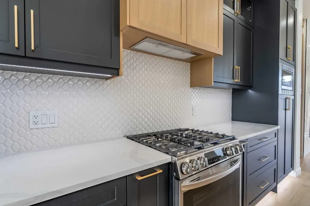 3925 74 Street NW Calgary AB T3B 2M5