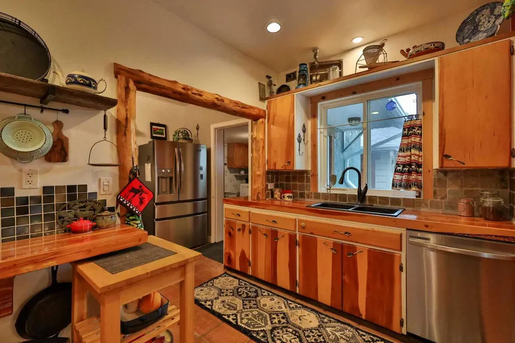 405 3 Avenue W Cardston AB T0K 0K0
