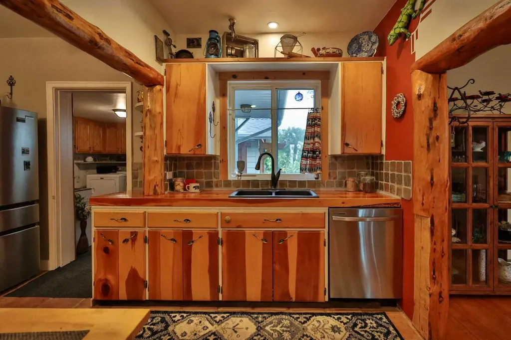 405 3 Avenue W Cardston AB T0K 0K0