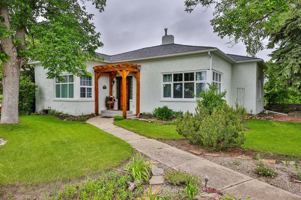 405 3 Avenue W Cardston AB T0K 0K0