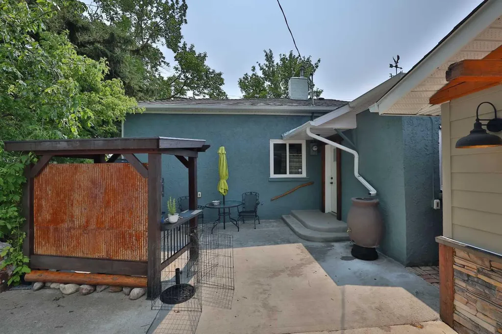 405 3 Avenue W Cardston AB T0K 0K0