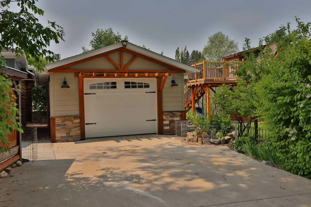 405 3 Avenue W Cardston AB T0K 0K0