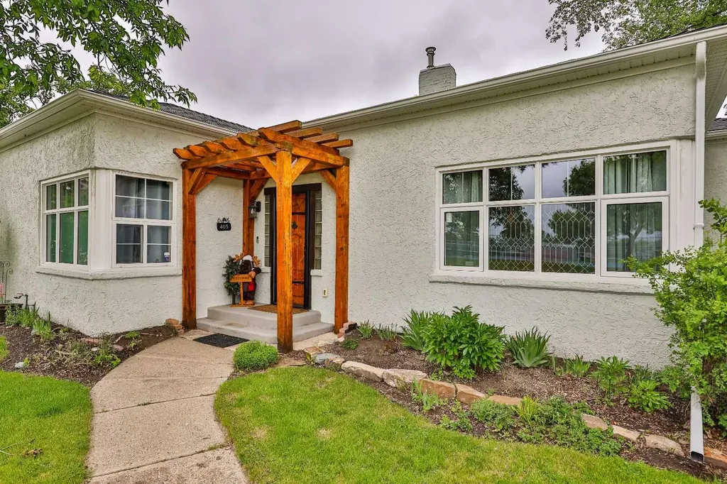 405 3 Avenue W Cardston AB T0K 0K0