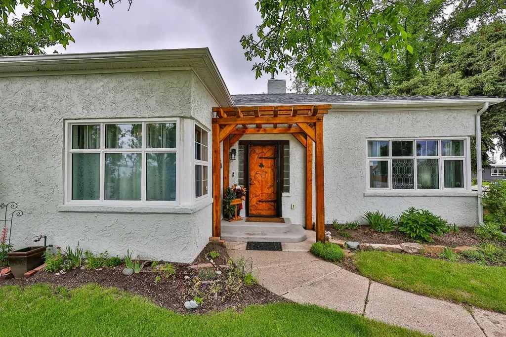 405 3 Avenue W Cardston AB T0K 0K0