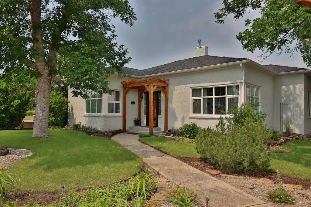 405 3 Avenue W Cardston AB T0K 0K0