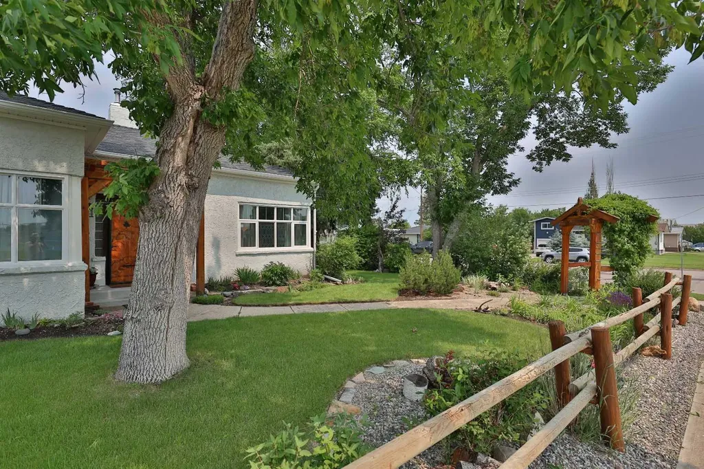 405 3 Avenue W Cardston AB T0K 0K0
