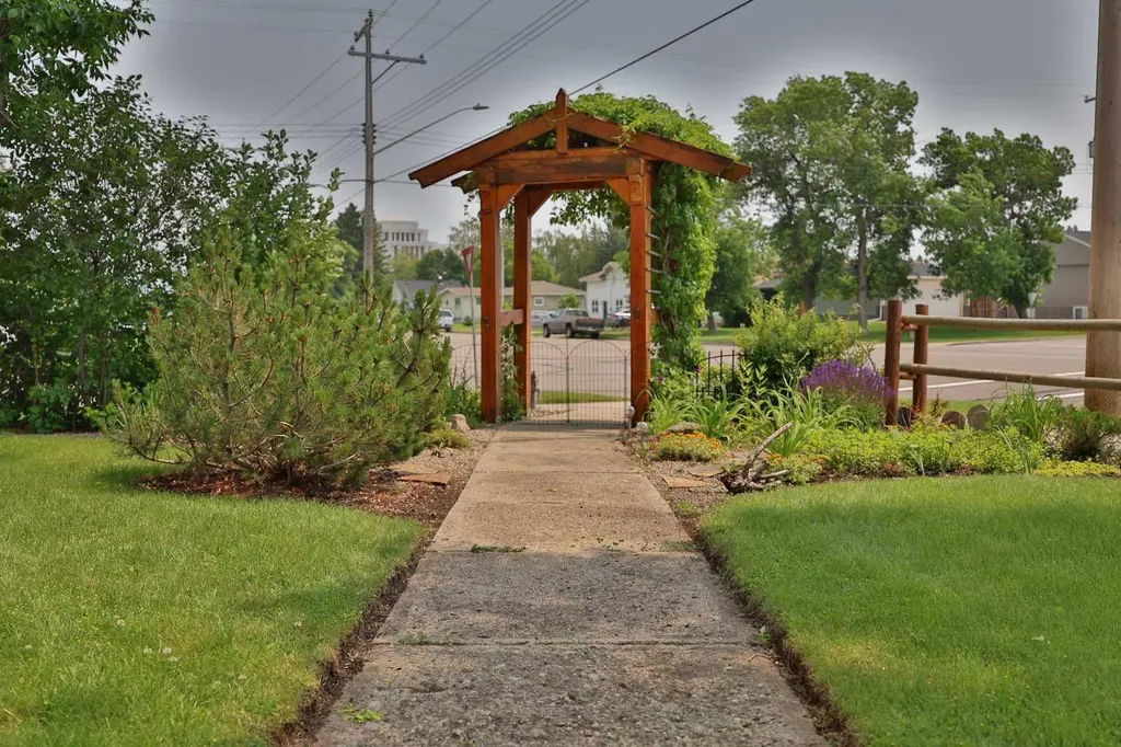 405 3 Avenue W Cardston AB T0K 0K0