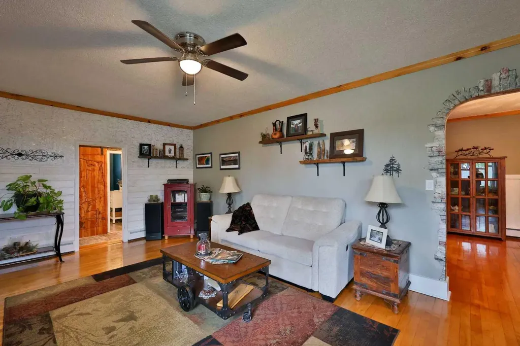405 3 Avenue W Cardston AB T0K 0K0