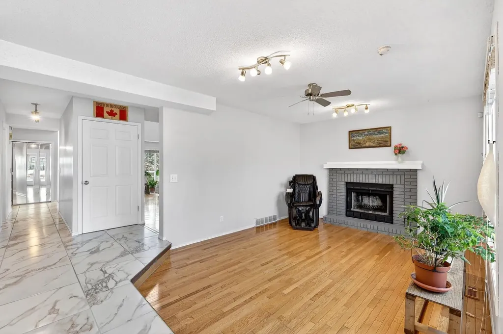 29 Sundown Way SE Calgary AB T2X 3B8