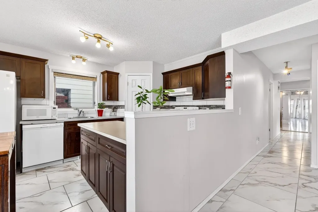 29 Sundown Way SE Calgary AB T2X 3B8