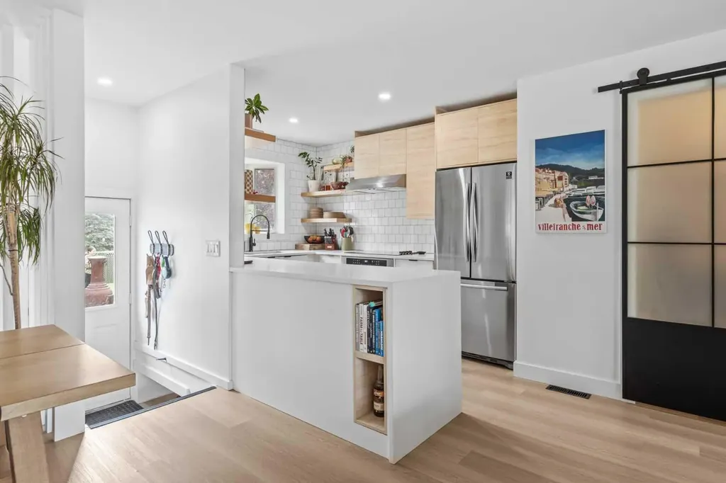 240 Lynnview Way SE Calgary AB T2C 1T6
