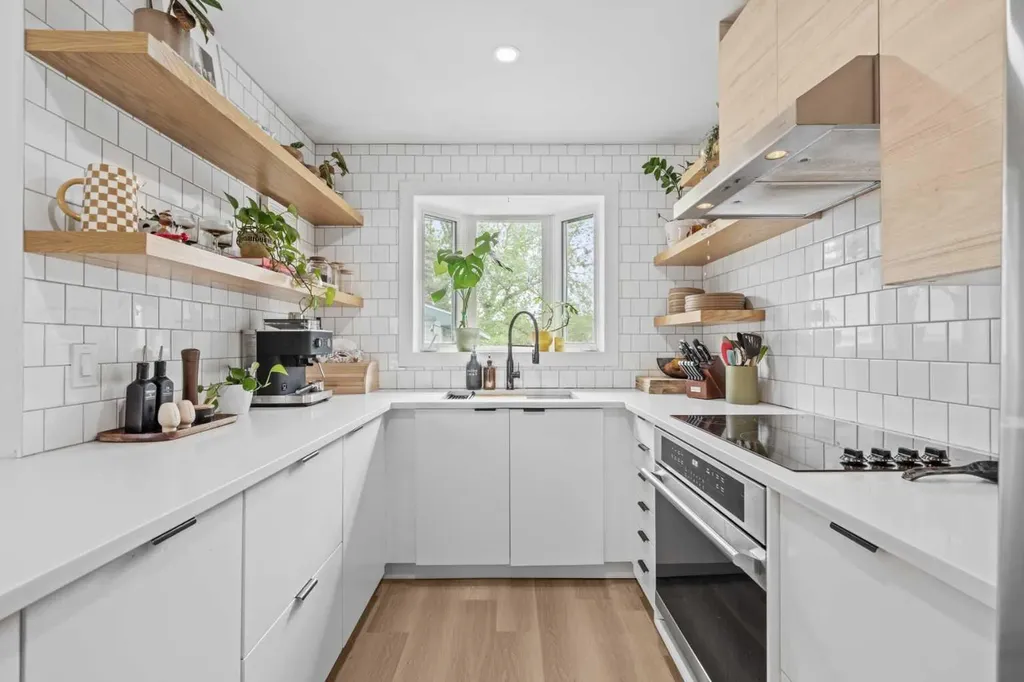 240 Lynnview Way SE Calgary AB T2C 1T6