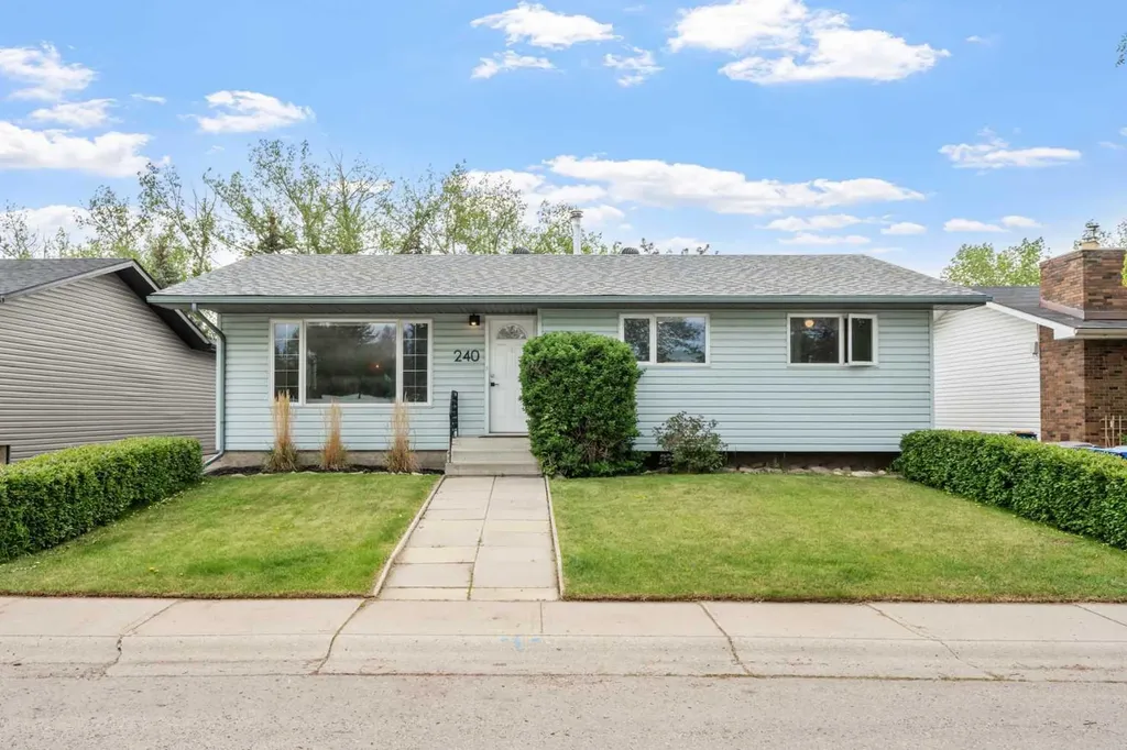 240 Lynnview Way SE Calgary AB T2C 1T6