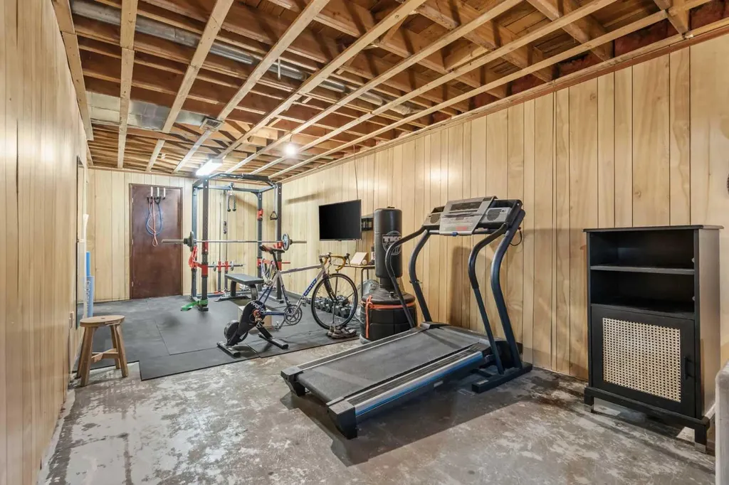 240 Lynnview Way SE Calgary AB T2C 1T6