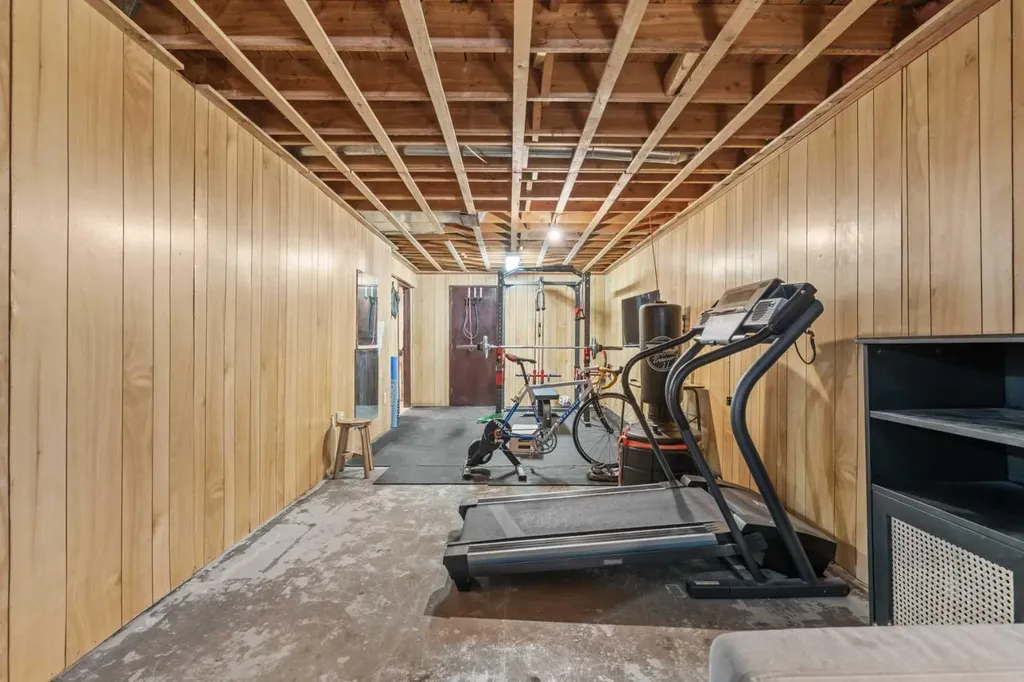 240 Lynnview Way SE Calgary AB T2C 1T6
