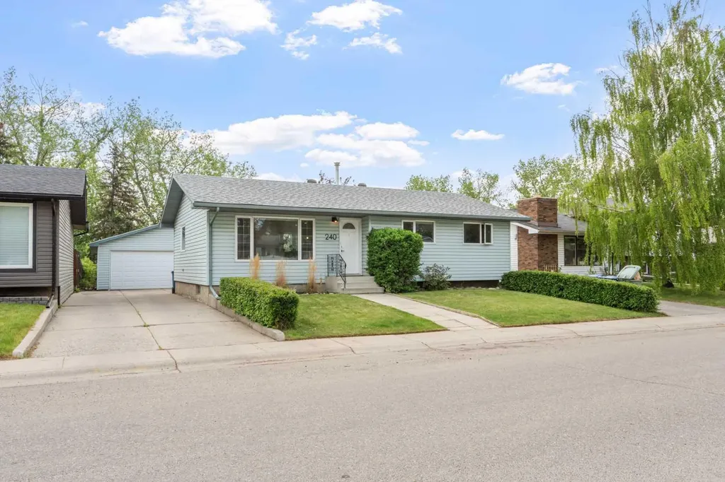 240 Lynnview Way SE Calgary AB T2C 1T6