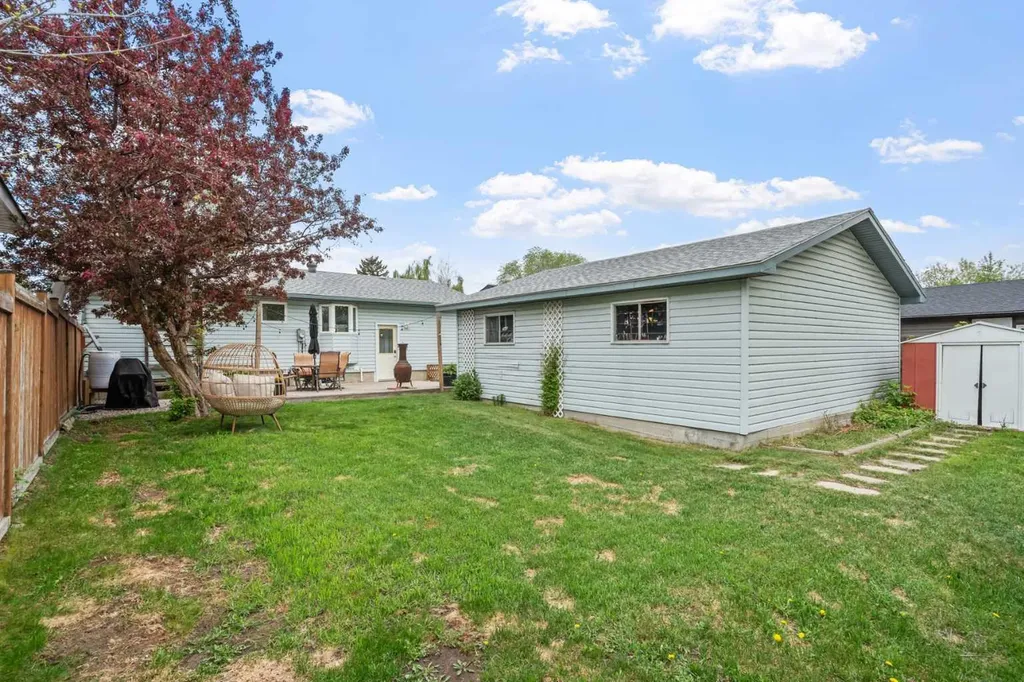 240 Lynnview Way SE Calgary AB T2C 1T6