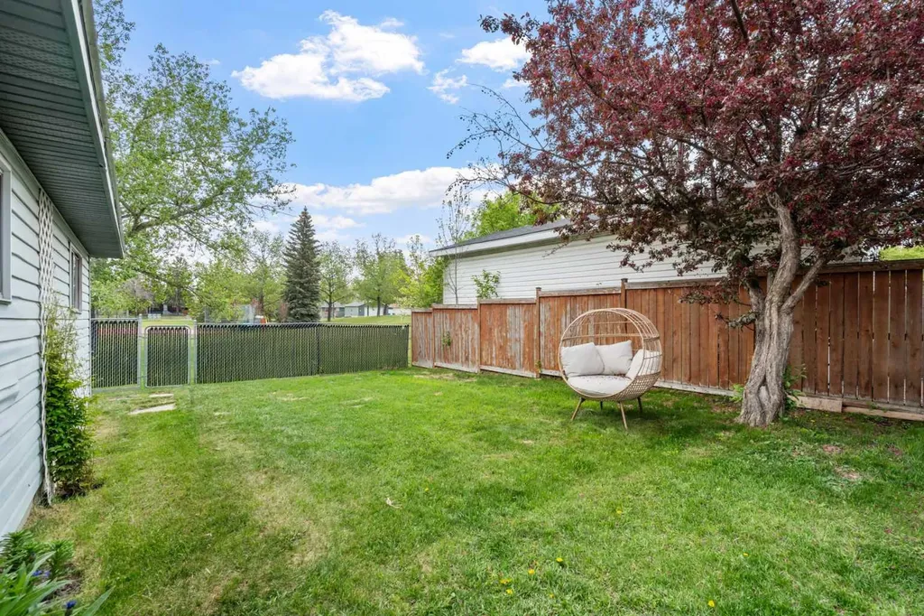 240 Lynnview Way SE Calgary AB T2C 1T6