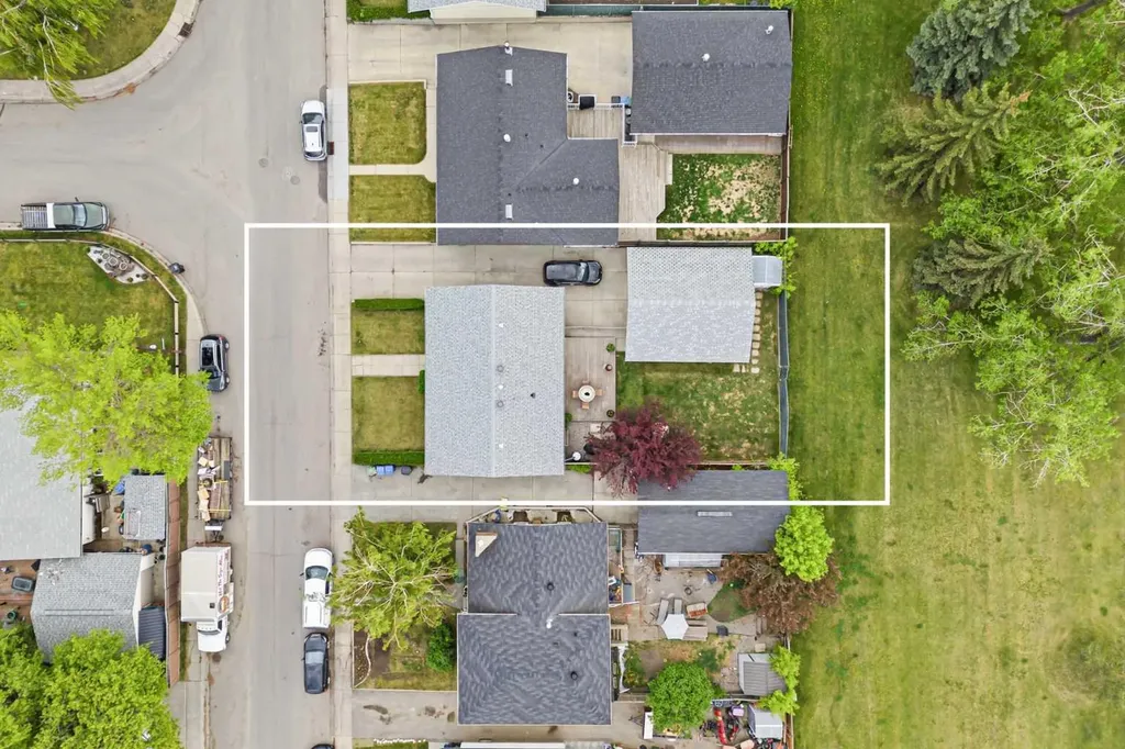 240 Lynnview Way SE Calgary AB T2C 1T6