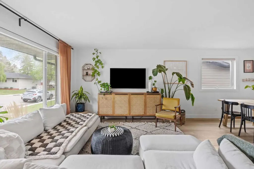 240 Lynnview Way SE Calgary AB T2C 1T6