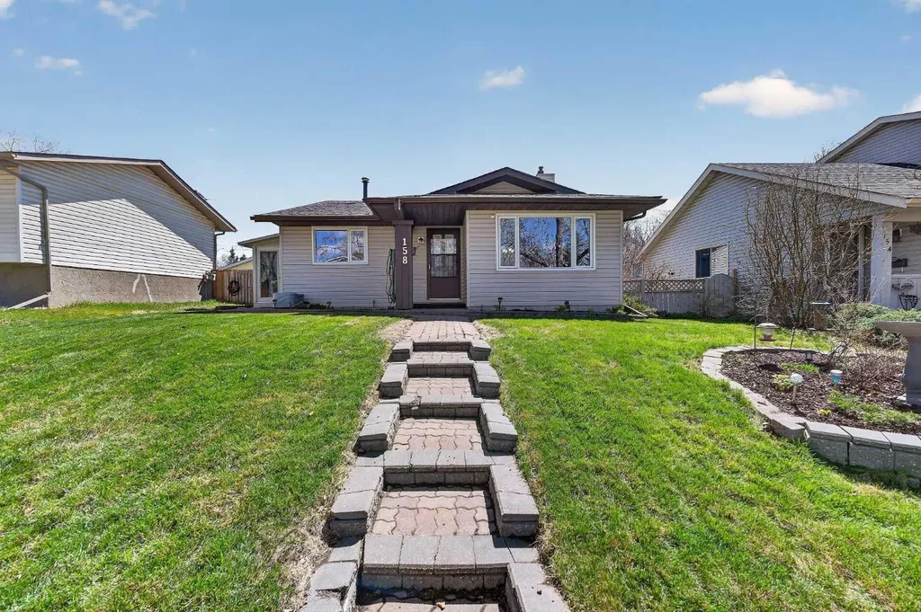 158 Ranch Glen Drive NW Calgary AB T3G 1E8
