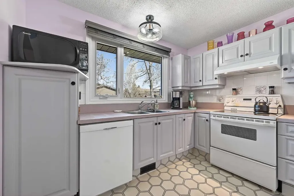 158 Ranch Glen Drive NW Calgary AB T3G 1E8
