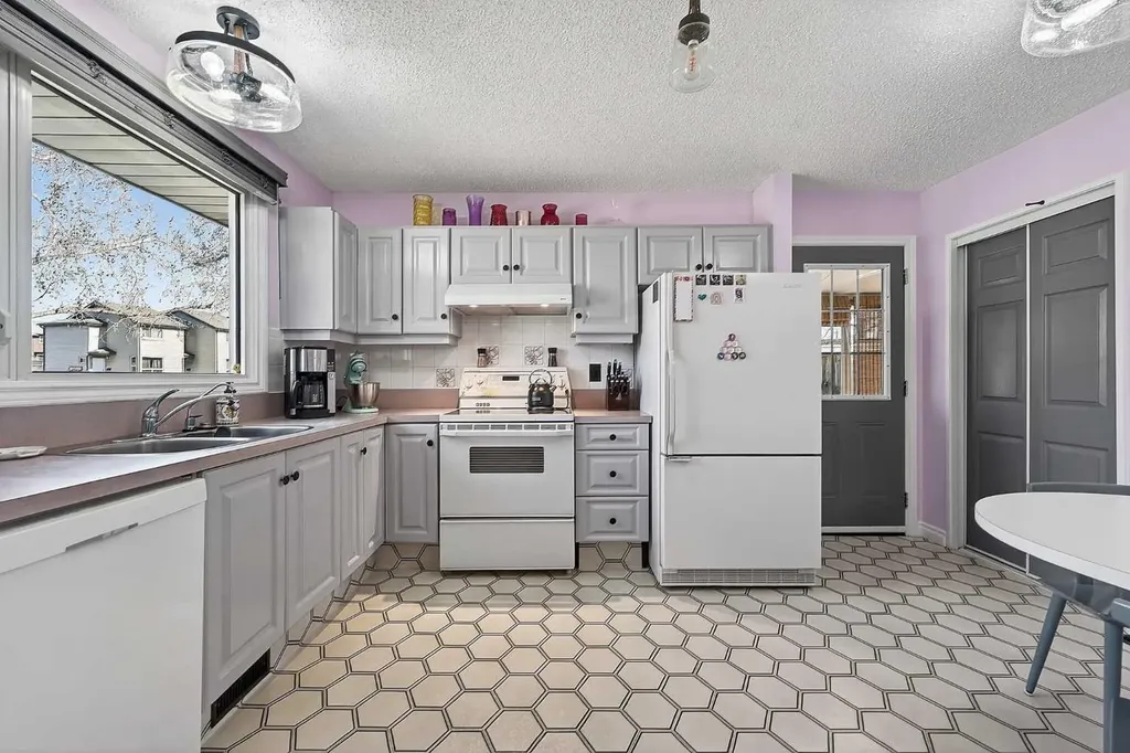 158 Ranch Glen Drive NW Calgary AB T3G 1E8