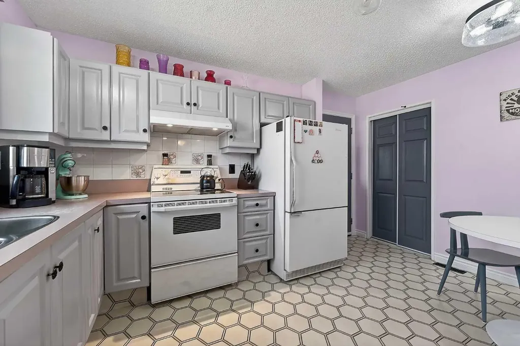 158 Ranch Glen Drive NW Calgary AB T3G 1E8