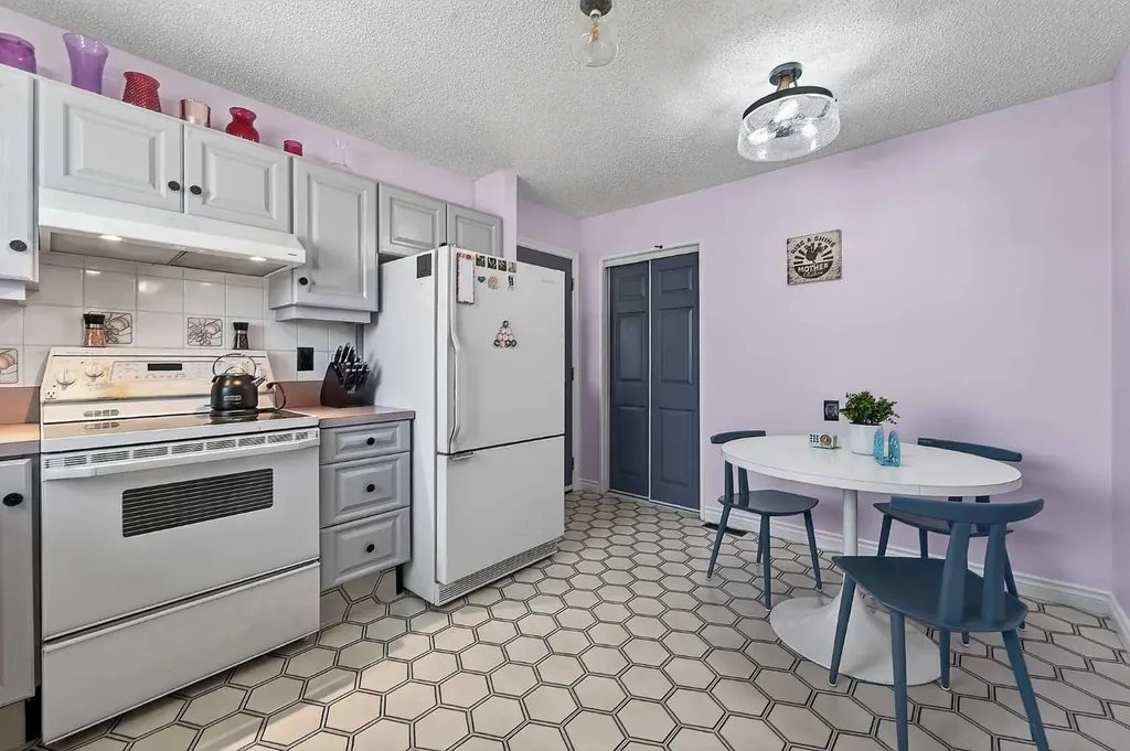 158 Ranch Glen Drive NW Calgary AB T3G 1E8