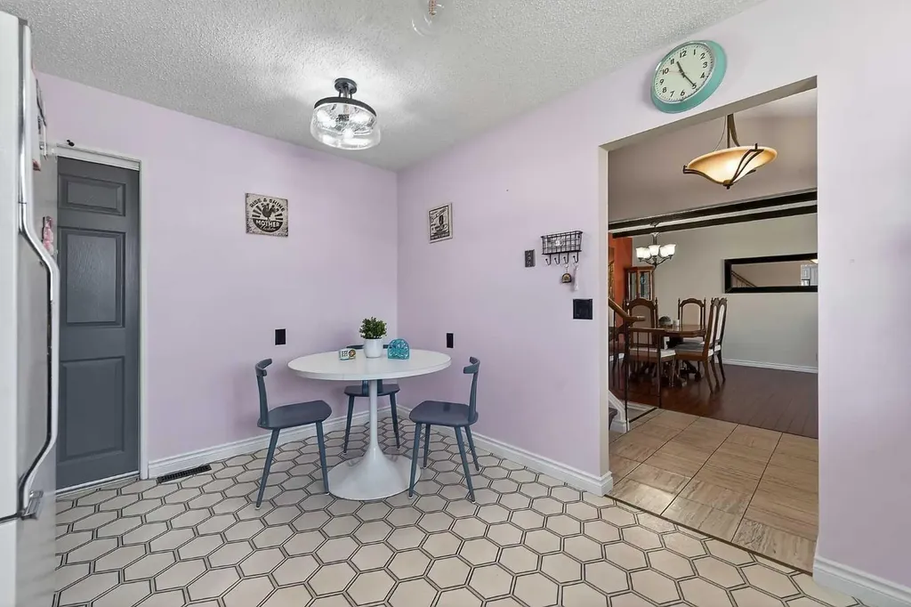 158 Ranch Glen Drive NW Calgary AB T3G 1E8