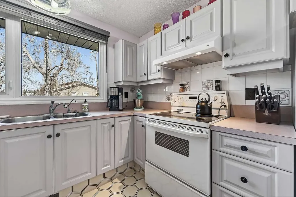 158 Ranch Glen Drive NW Calgary AB T3G 1E8