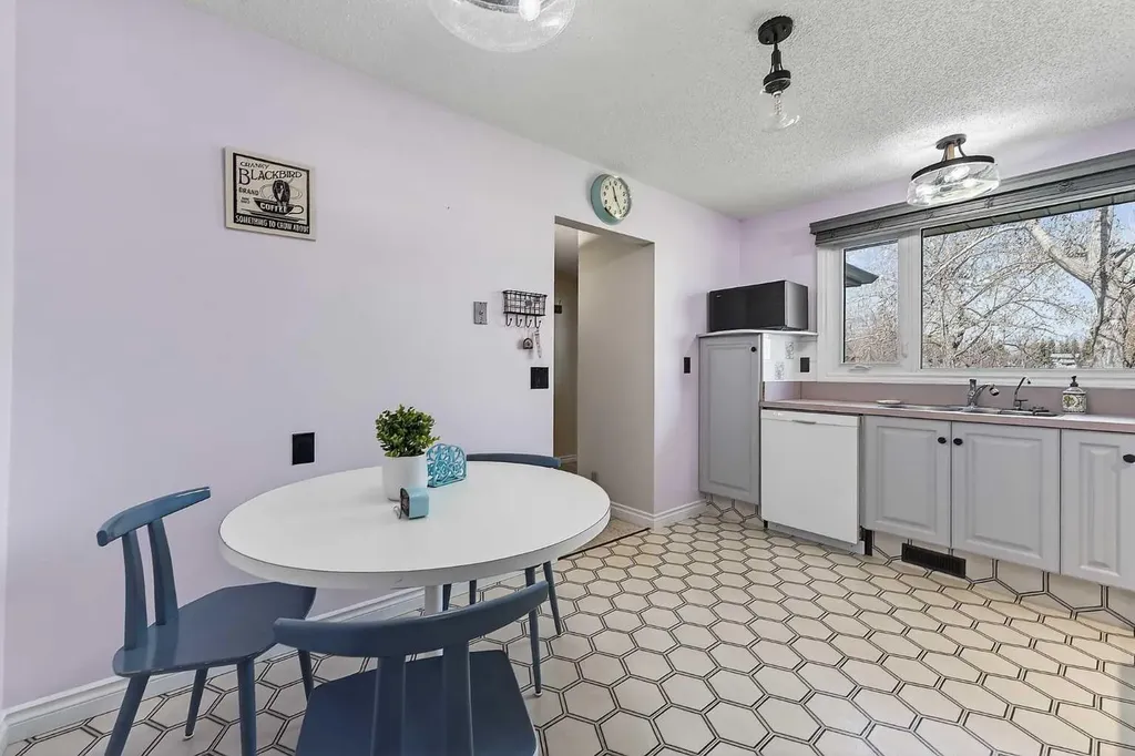 158 Ranch Glen Drive NW Calgary AB T3G 1E8