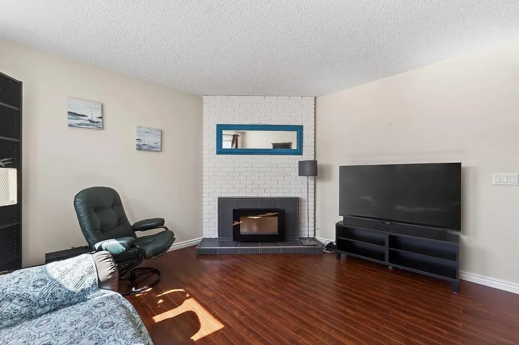 158 Ranch Glen Drive NW Calgary AB T3G 1E8