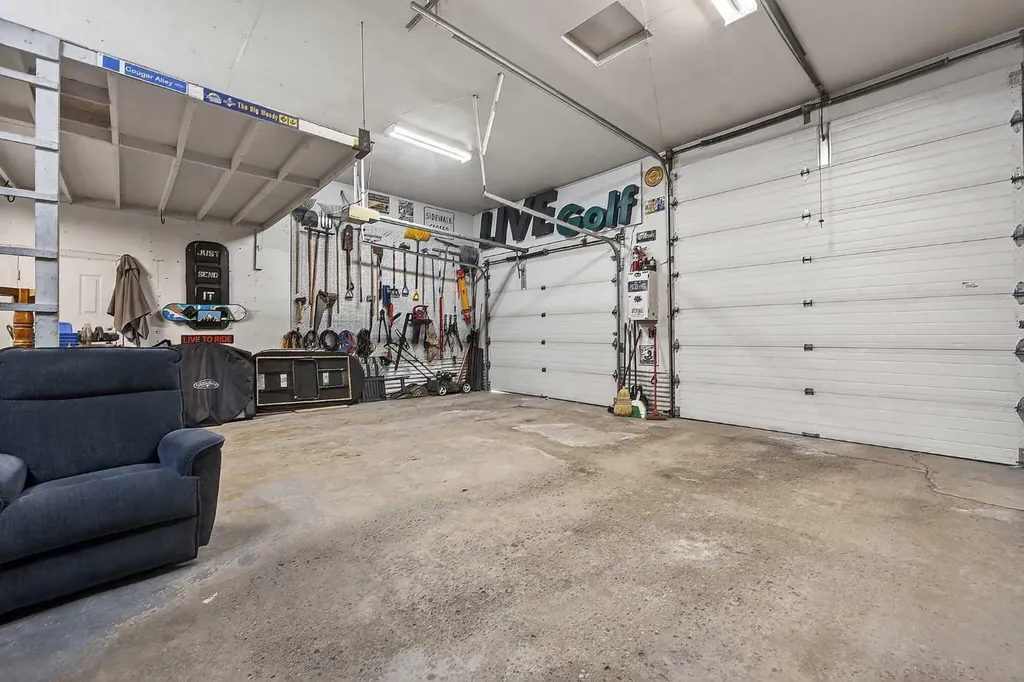 158 Ranch Glen Drive NW Calgary AB T3G 1E8
