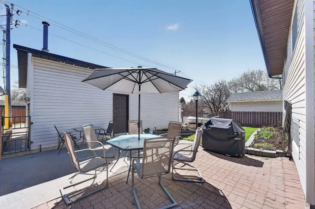 158 Ranch Glen Drive NW Calgary AB T3G 1E8