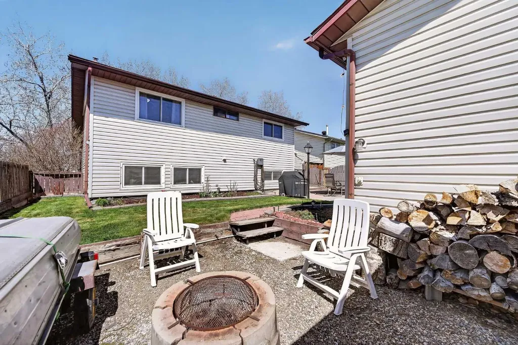 158 Ranch Glen Drive NW Calgary AB T3G 1E8
