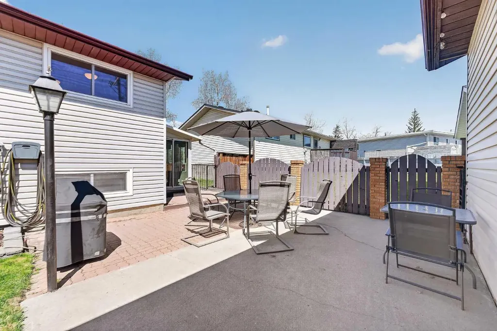 158 Ranch Glen Drive NW Calgary AB T3G 1E8